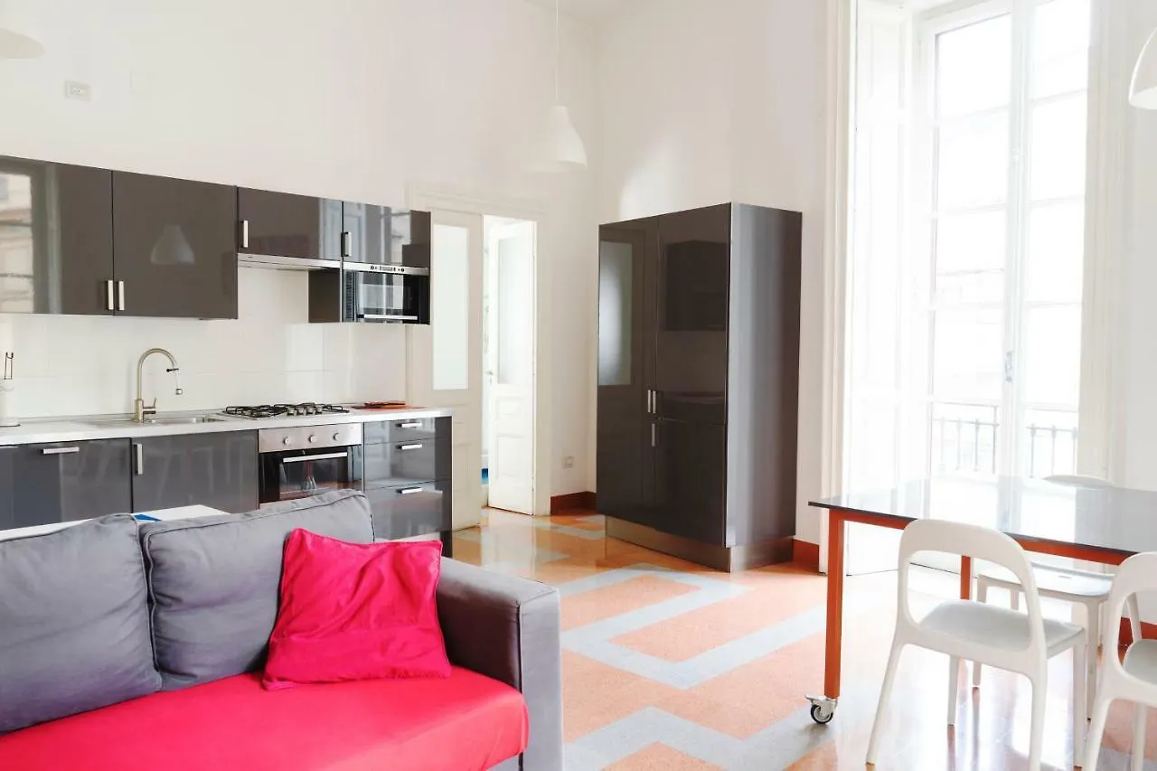 Casa Conforti Luminosa In Centro Naples Italy